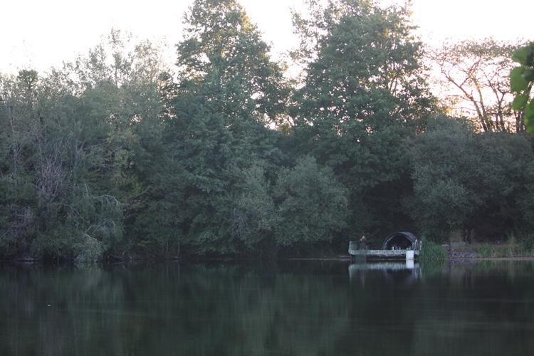 Shaun Harrison playing a carp at Quarry Bank Fishery, France