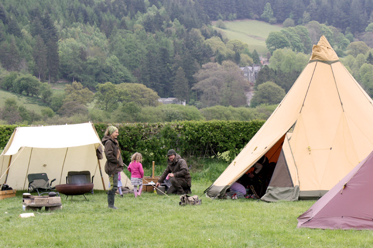 Tipi camping and fishing for wild carp with fennel hudson